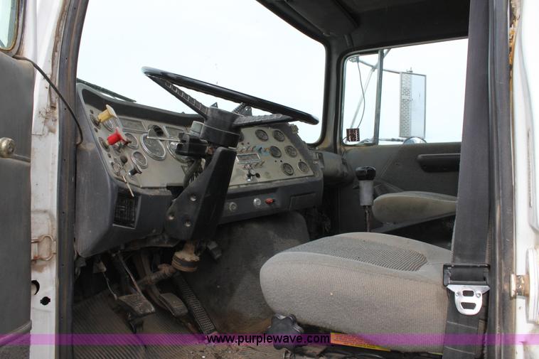 image for item A3508 1993 Ford Aeromax L9000 semi truck