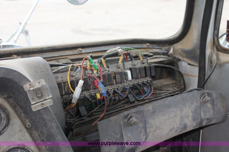 image for item A3508 1993 Ford Aeromax L9000 semi truck