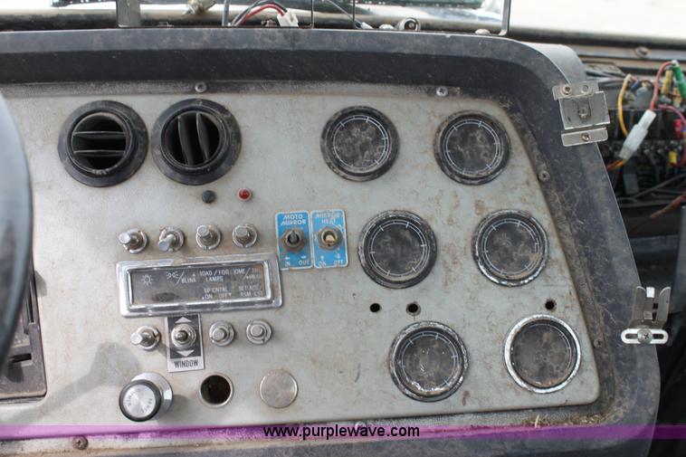 image for item A3508 1993 Ford Aeromax L9000 semi truck