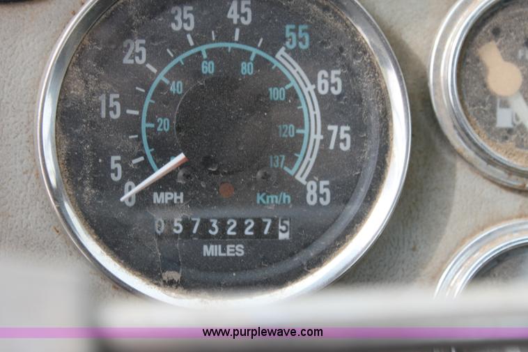 image for item A3508 1993 Ford Aeromax L9000 semi truck