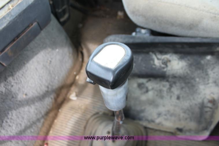 image for item A3508 1993 Ford Aeromax L9000 semi truck