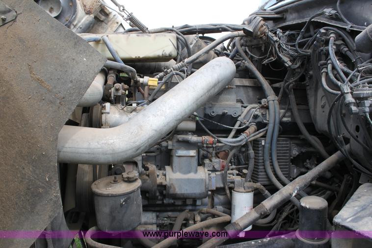 image for item A3508 1993 Ford Aeromax L9000 semi truck