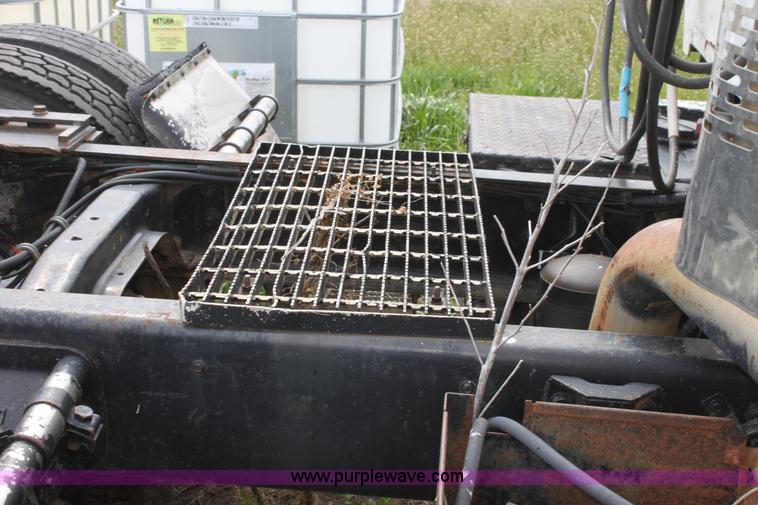 image for item A3508 1993 Ford Aeromax L9000 semi truck