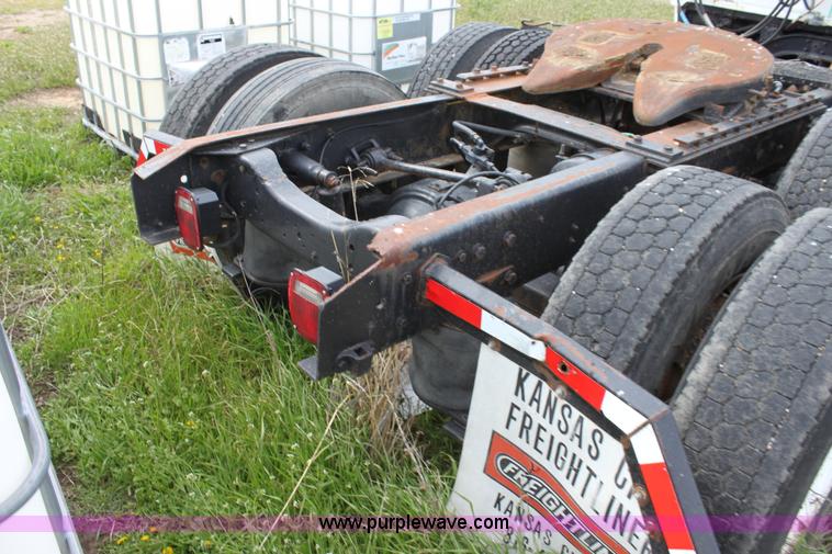 image for item A3508 1993 Ford Aeromax L9000 semi truck