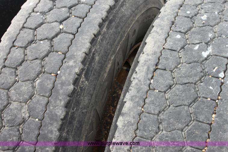 image for item A3508 1993 Ford Aeromax L9000 semi truck