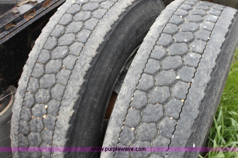 image for item A3508 1993 Ford Aeromax L9000 semi truck