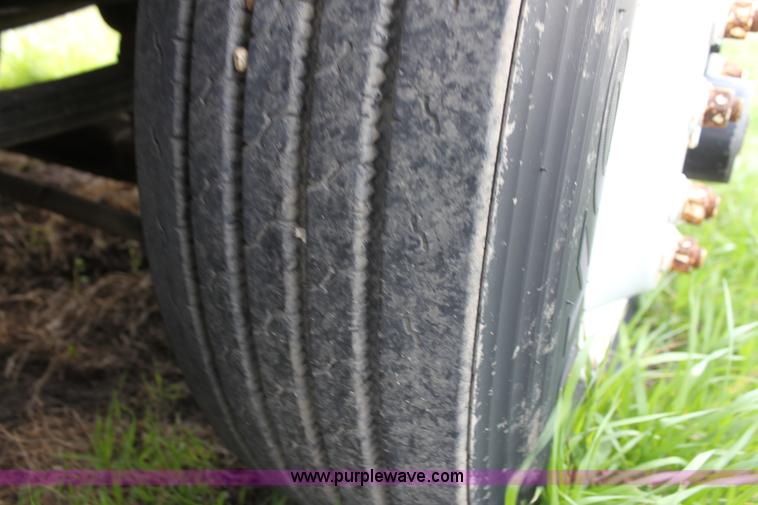 image for item A3508 1993 Ford Aeromax L9000 semi truck