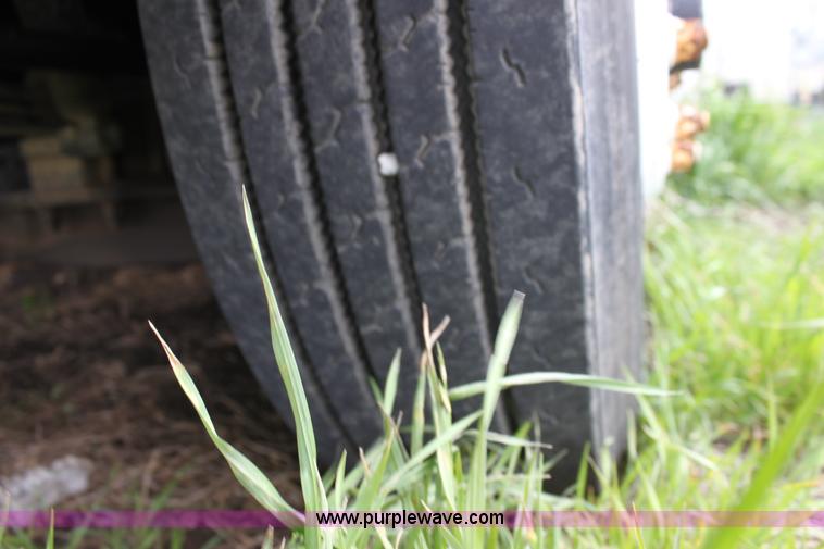 image for item A3508 1993 Ford Aeromax L9000 semi truck