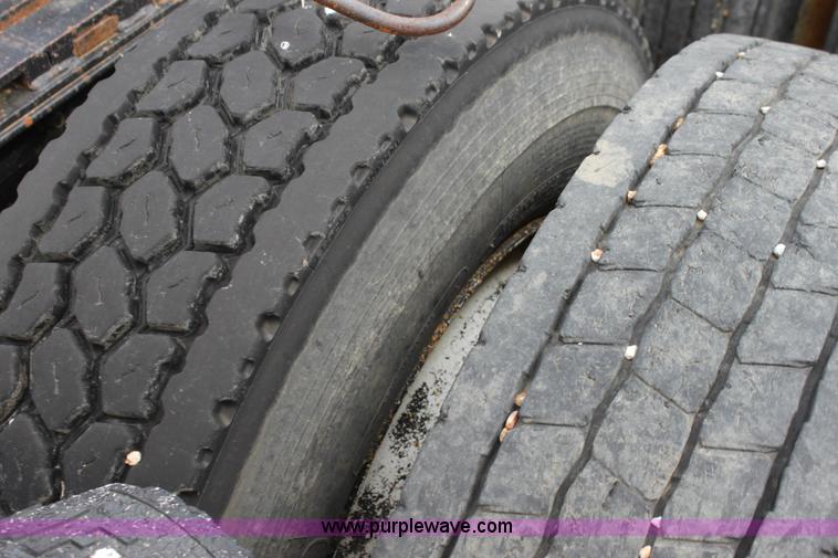 image for item A3508 1993 Ford Aeromax L9000 semi truck