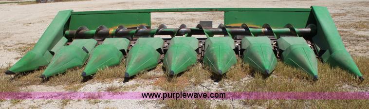 image for item AA9007 John Deere 843 corn head