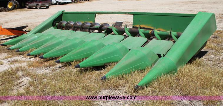 image for item AA9007 John Deere 843 corn head