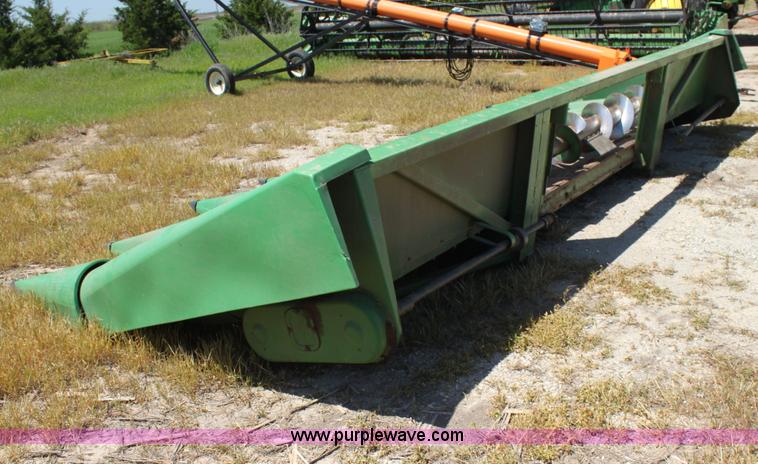 image for item AA9007 John Deere 843 corn head