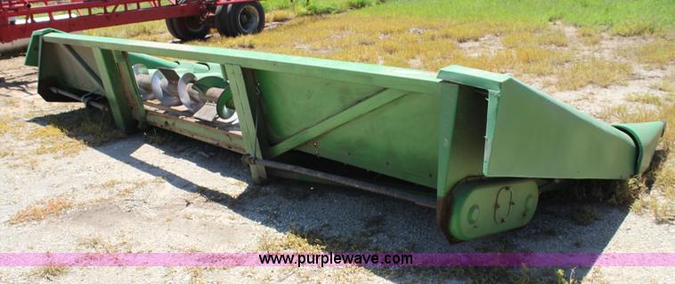 image for item AA9007 John Deere 843 corn head