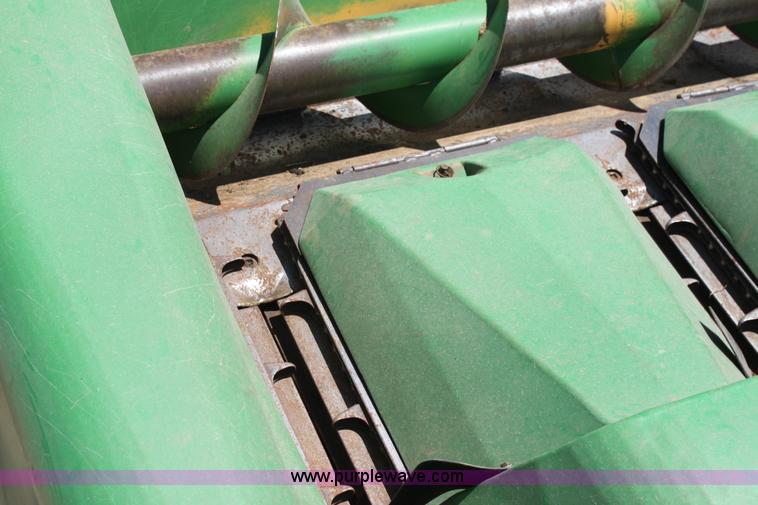 image for item AA9007 John Deere 843 corn head