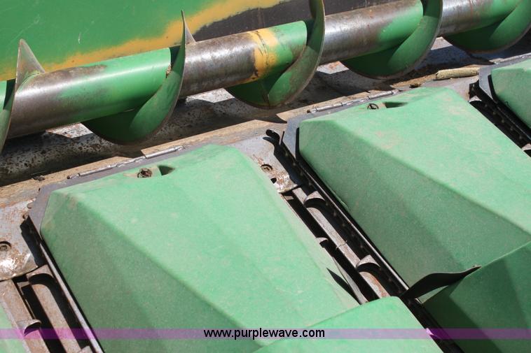 image for item AA9007 John Deere 843 corn head