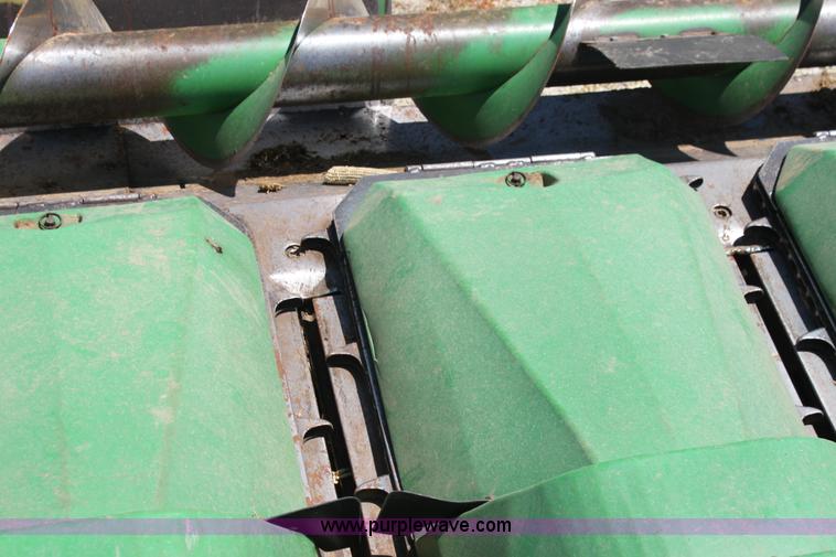 image for item AA9007 John Deere 843 corn head