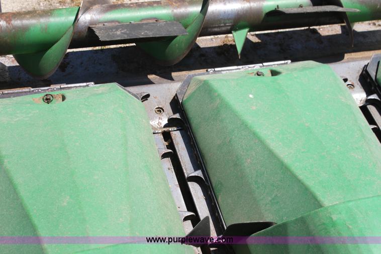 image for item AA9007 John Deere 843 corn head