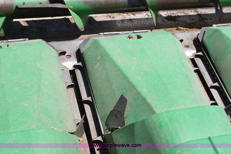 image for item AA9007 John Deere 843 corn head