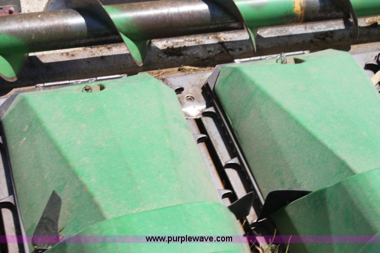 image for item AA9007 John Deere 843 corn head