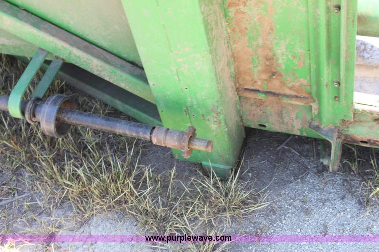 image for item AA9007 John Deere 843 corn head