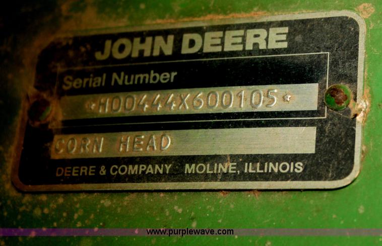 image for item AA9007 John Deere 843 corn head