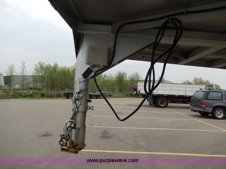 image for item D8121 1995 Kiefer gooseneck trailer