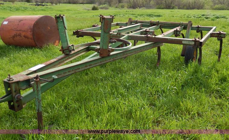 image for item D8156 John Deere 1600 chisel