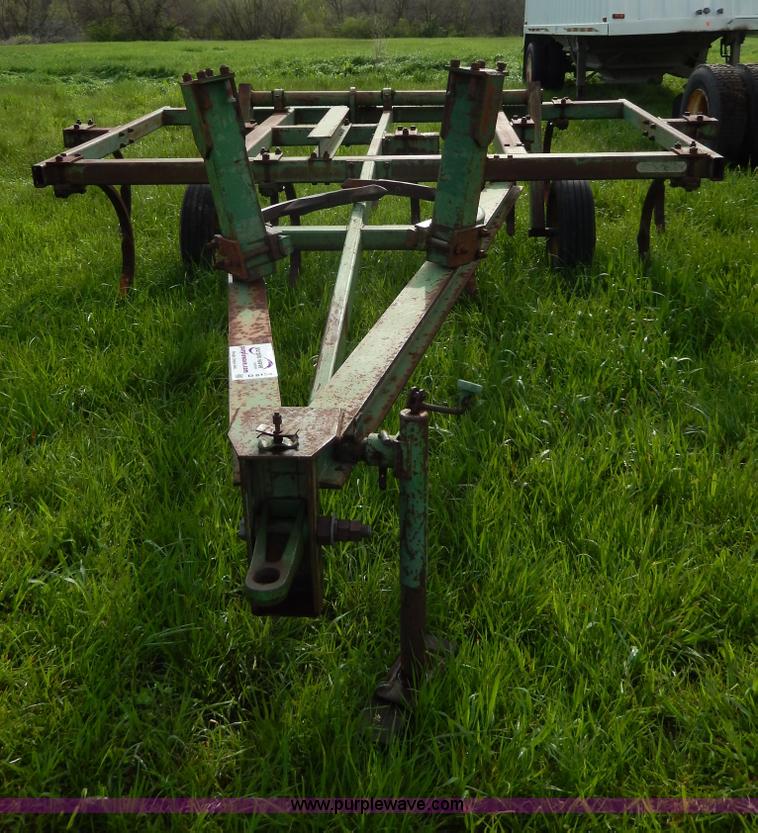 image for item D8156 John Deere 1600 chisel