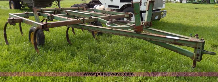 image for item D8156 John Deere 1600 chisel