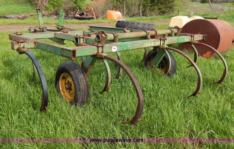 image for item D8156 John Deere 1600 chisel