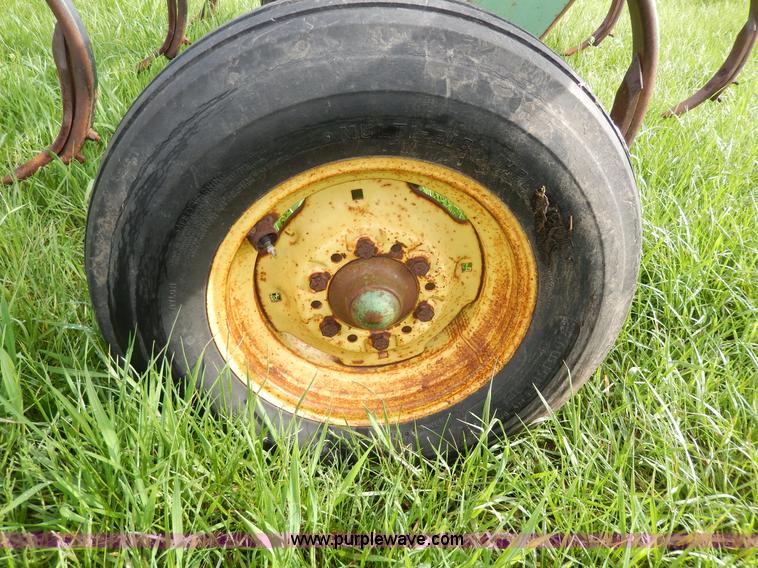 image for item D8156 John Deere 1600 chisel