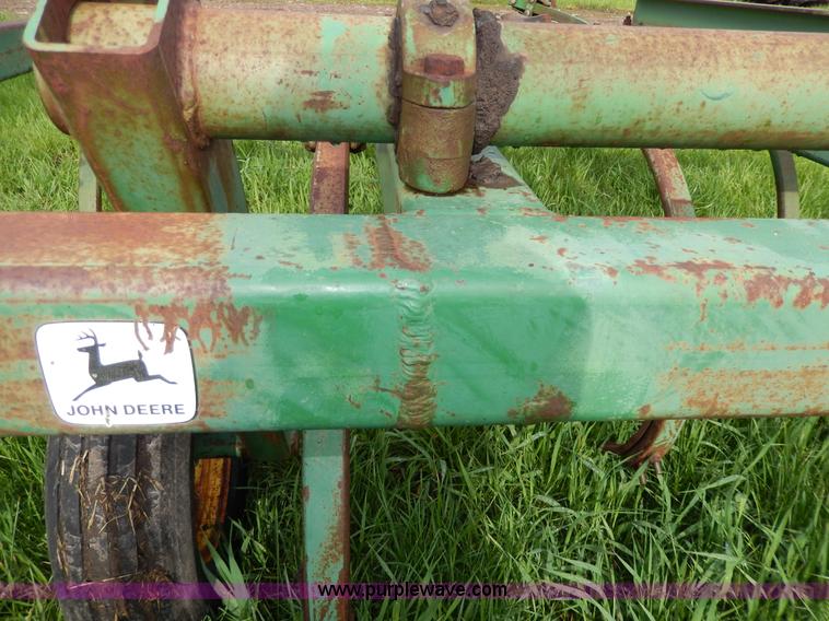 image for item D8156 John Deere 1600 chisel