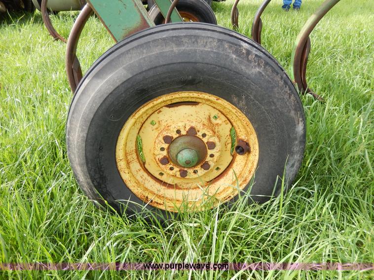 image for item D8156 John Deere 1600 chisel