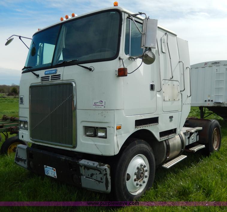 image for item D8157 1992 White Gmc semi truck