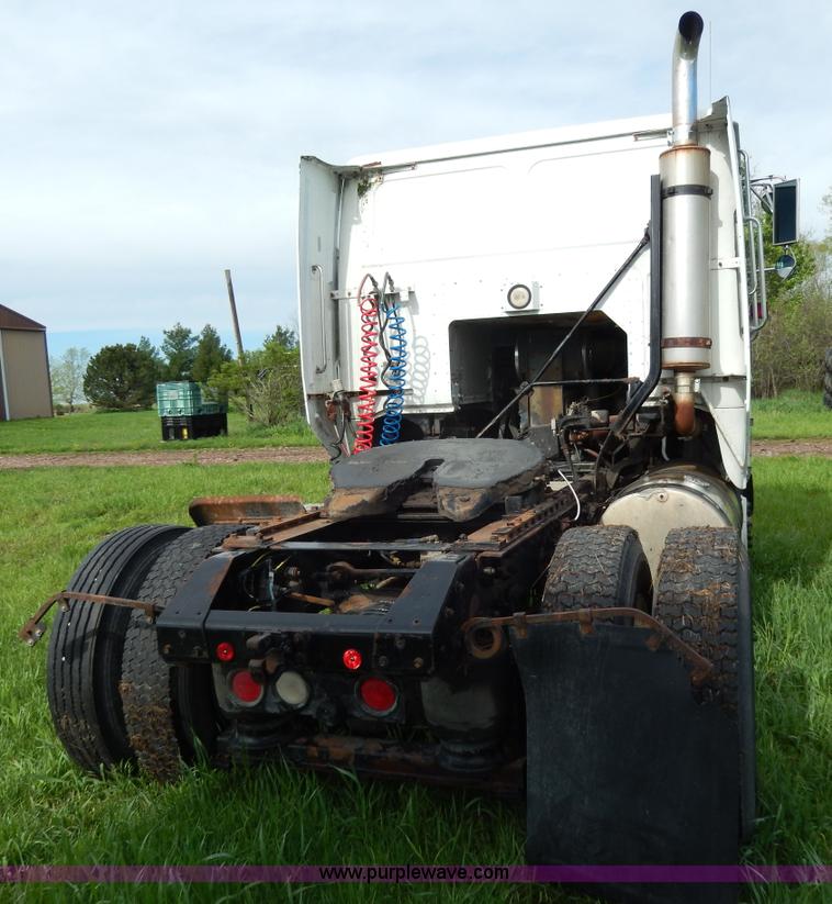 image for item D8157 1992 White Gmc semi truck