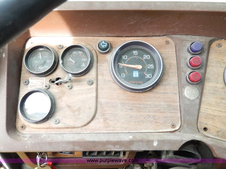 image for item D8157 1992 White Gmc semi truck