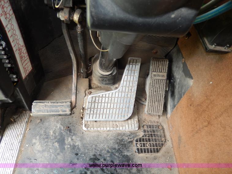 image for item D8157 1992 White Gmc semi truck