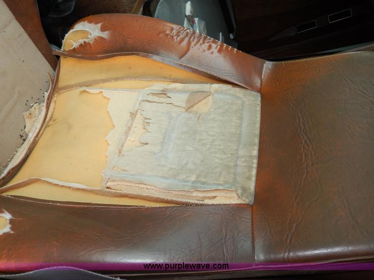 image for item D8157 1992 White Gmc semi truck