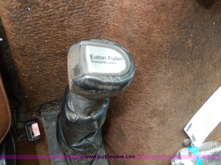 image for item D8157 1992 White Gmc semi truck