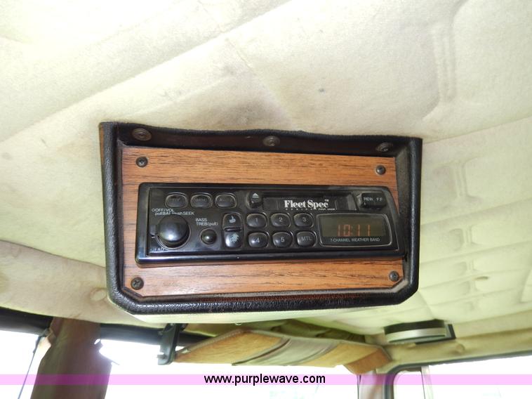 image for item D8157 1992 White Gmc semi truck