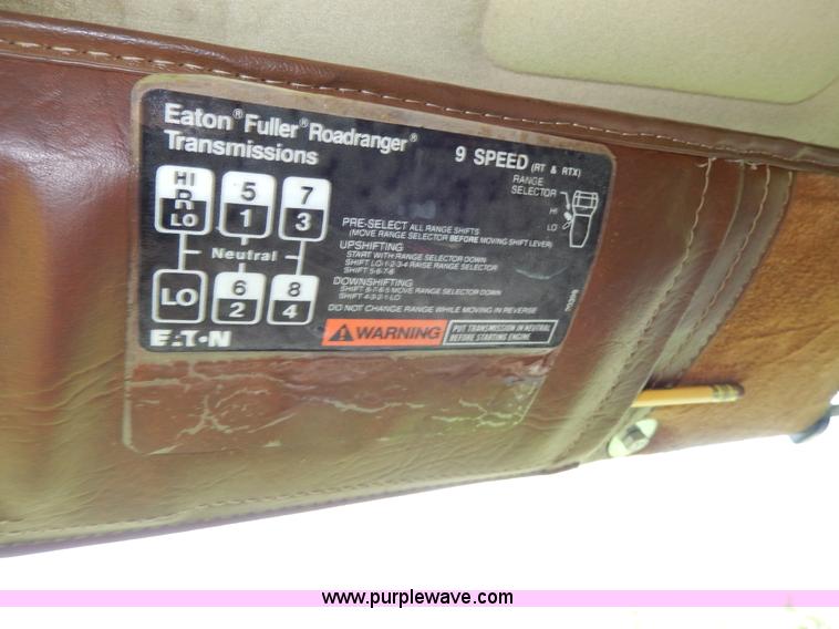 image for item D8157 1992 White Gmc semi truck