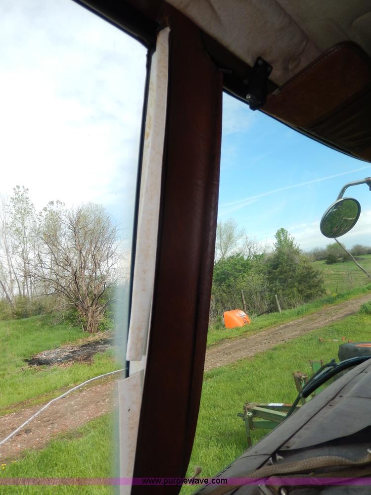 image for item D8157 1992 White Gmc semi truck