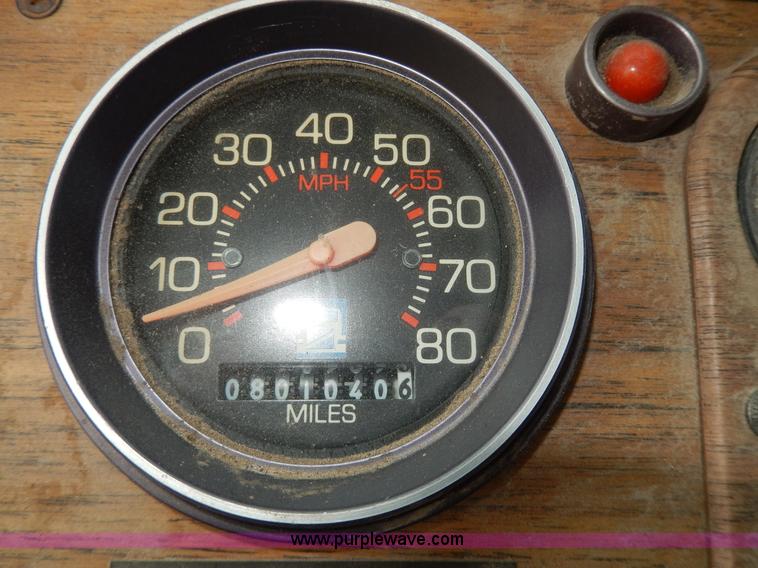 image for item D8157 1992 White Gmc semi truck