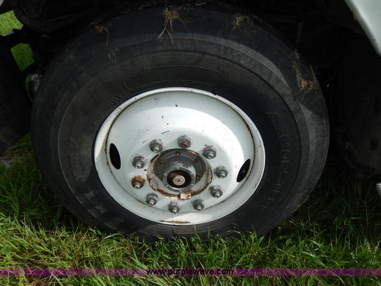 image for item D8157 1992 White Gmc semi truck