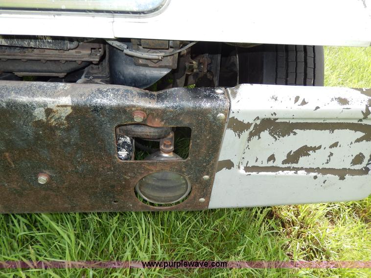 image for item D8157 1992 White Gmc semi truck