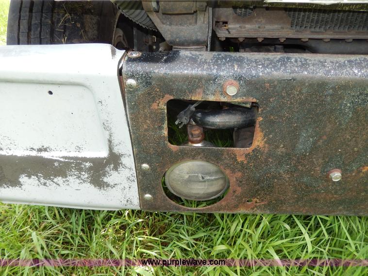 image for item D8157 1992 White Gmc semi truck