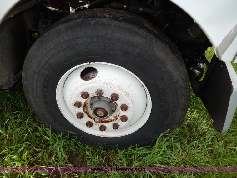 image for item D8157 1992 White Gmc semi truck