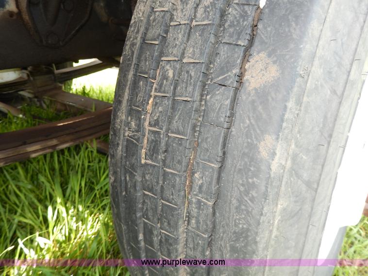 image for item D8157 1992 White Gmc semi truck