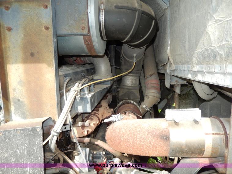 image for item D8157 1992 White Gmc semi truck