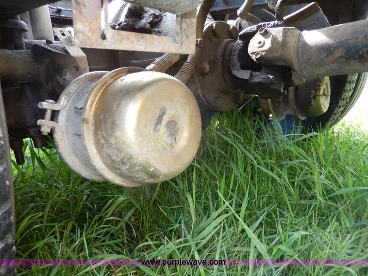 image for item D8157 1992 White Gmc semi truck